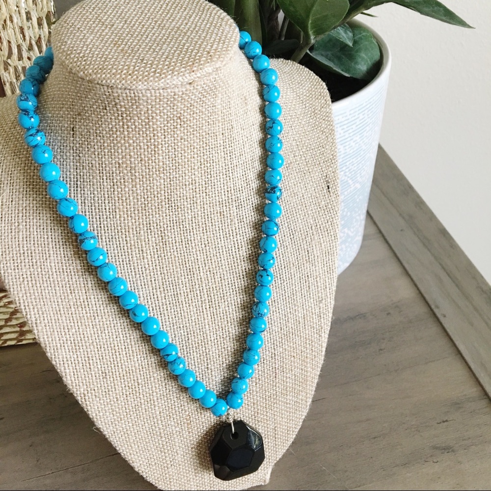 🖐🏻 {Handmade} Blue Beaded Pendant Necklace